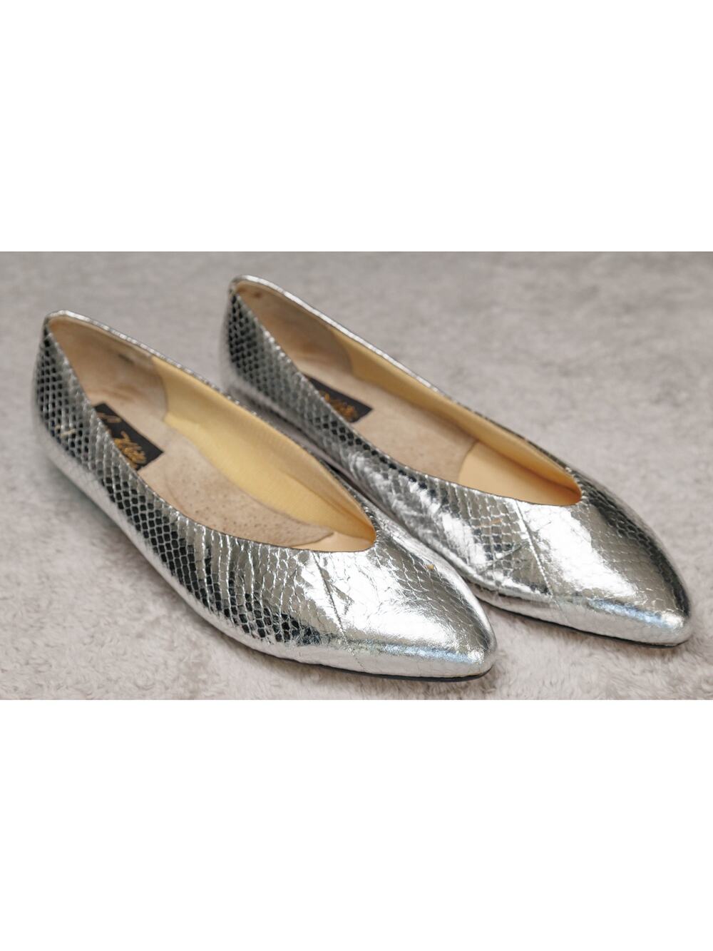 Vanna White Vintage Silver Snake Print Leather Pointed Toe Flats Womens Size 8.5